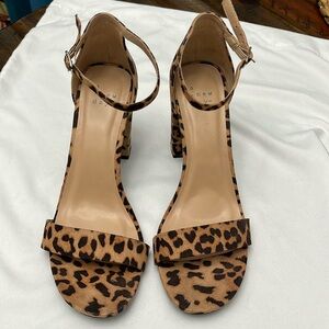 Women’s Size 8.5 Leopard print heels